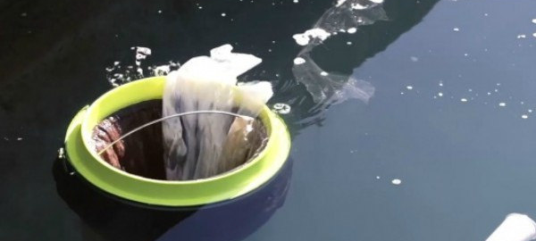 Una papelera flotante para limpiar los océanos