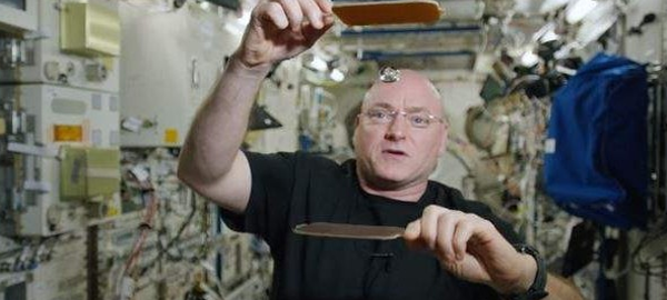 Las gotas de agua son pelotas de “ping-pong” en la Estación Espacial Internacional
