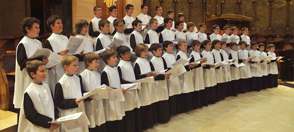 La Fundación Agbar ofrece un concierto de la Escolanía de Montserrat a favor de los niños del Raval