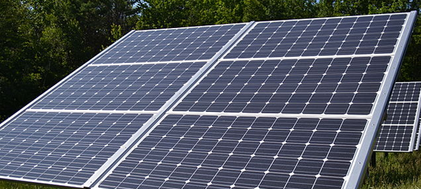 Paneles solares y canales hidráulicos para optimizar la producción de energía