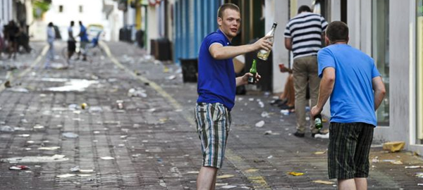Beber agua por la calle en Ibiza será ilegal