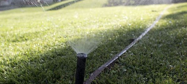El precio frena el uso del agua depurada en España