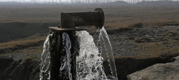 El primer foro de la economía del agua trata el tema de su gobernanza