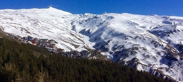 La nieve de Sierra Nevada, cada vez menos persistente y extensa
