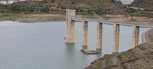 Andalucía estudia reservar el agua de la presa de La Viñuela sólo para consumo humano