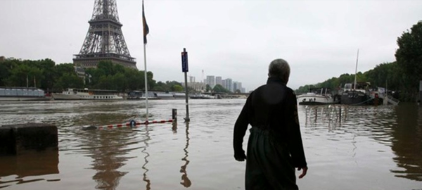 Cierra el museo del Louvre por las graves inundaciones en París
