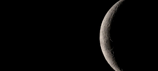 El agua de la luna tiene su origen en choques de asteroides