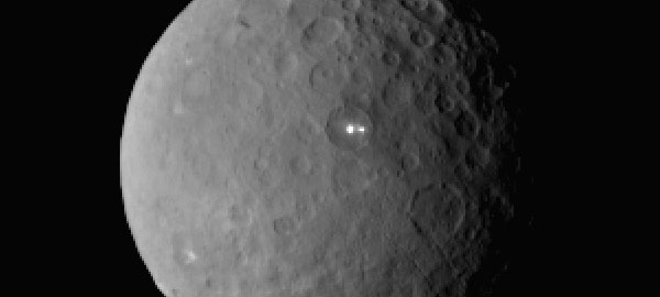 Los cráteres del planeta Ceres podrían almacenar agua congelada