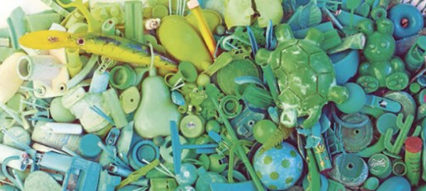 Recicled Plastic Beach Art: Arte con plásticos que escupe el mar