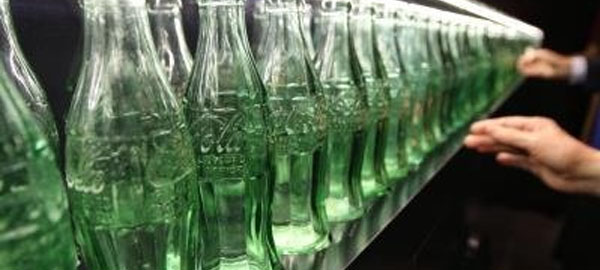 Coca-Cola consigue devolver todo el agua que utiliza