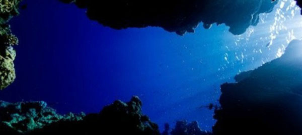 Encuentran un masivo océano a mil kilómetros de profundidad