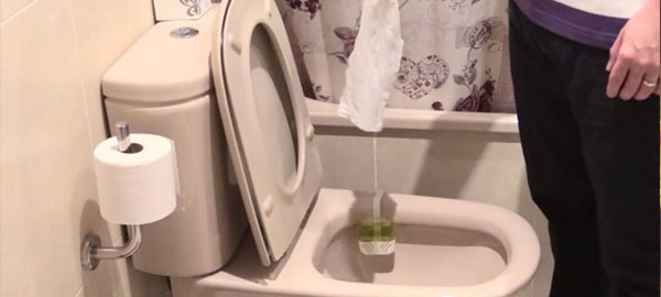 Iniciativa contra el vertido de toallitas al WC