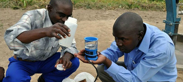 Un pequeño dispositivo que puede producir agua potable para 200 personas diariamente