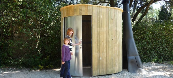 El proyecto Ecotoilet construye un inodoro para senderos que no necesita conexión a la red de saneamiento ni agua