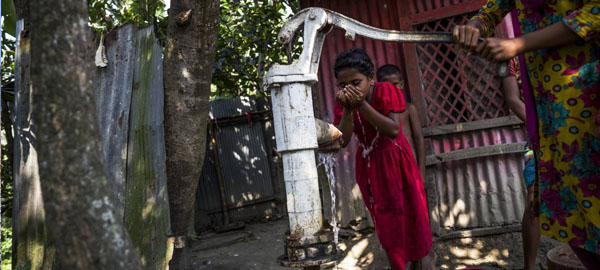40 millones de personas beben agua contaminada con arsénico en Bangladesh desde hace décadas