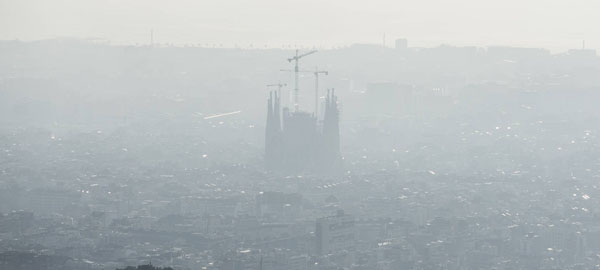 La UE vuelve a advertir a Barcelona por la polución