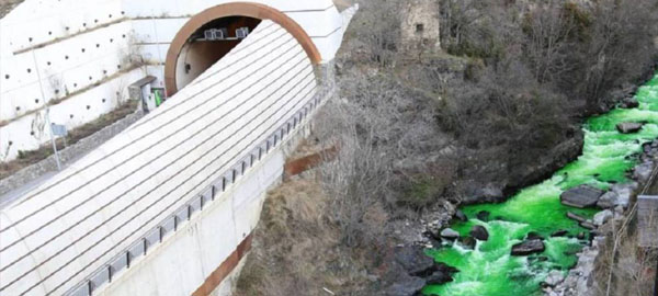 El río que se ha teñido de verde en Andorra para aclarar una investigación