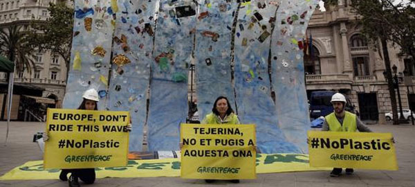 Greenpeace lanza una campaña para denunciar la contaminación que sufren los océanos
