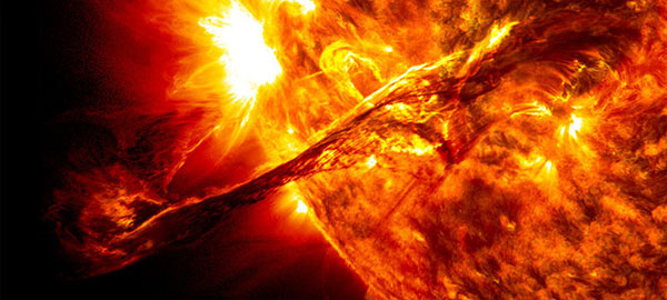 Una gran mancha solar frente a la Tierra activa alerta de tormentas geomagnéticas