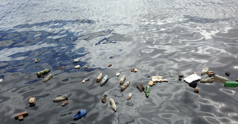 La campaña de Alaska Airlines contra el consumo de utensilios de plástico